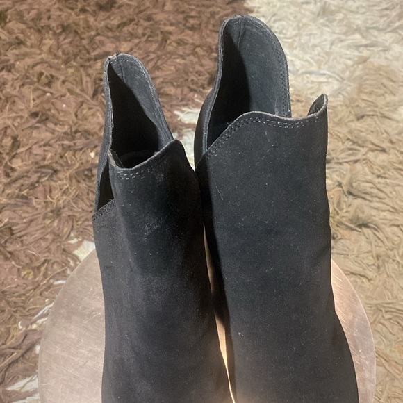 NWOT STEVE MADDEN BLACK SUEDE ROOKIE BOOTIE - Picture 3 of 16